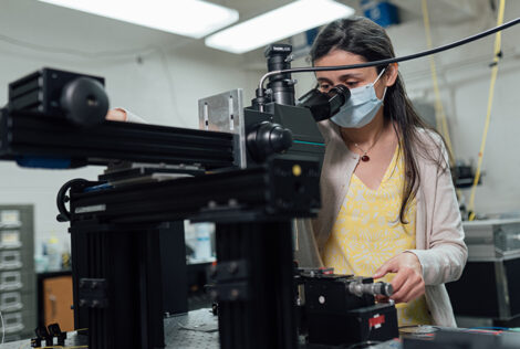 PhD Engineering student Khadijeh Miarabbas Kiani working in a lab.