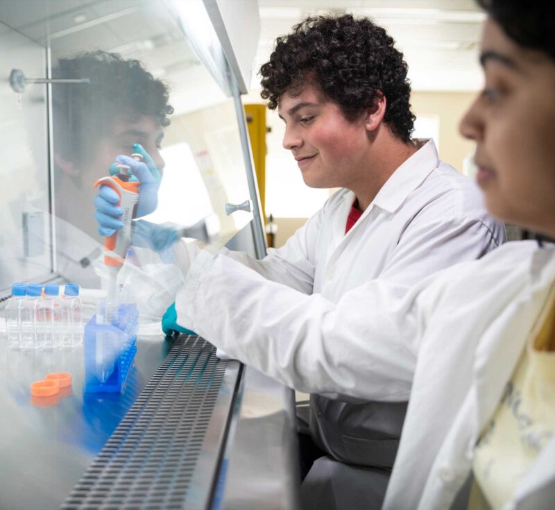 Students in Genetic Tissue Engineering Lab