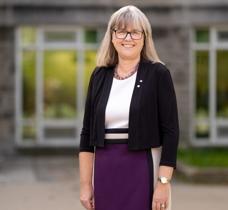 A portrait of Donna Strickland.