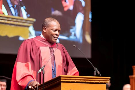 Brian Warren delivers his inspiring speech at the 2022 McMaster Engineering convocation.