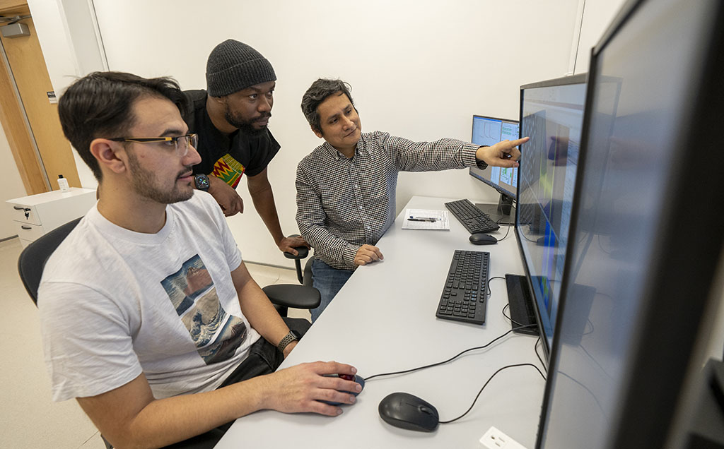 PhD students Babafemi Agboola and Joaquin Eduardo Reyes Gonzalez working with Dr. Maureen Joel Lagos in the CCEM.