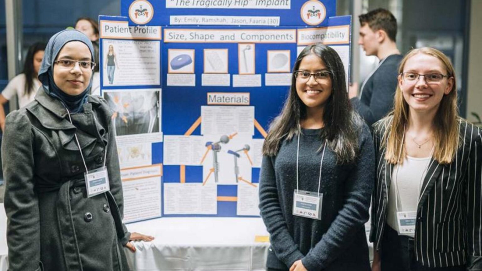 A group of ibiomed students presenting their project