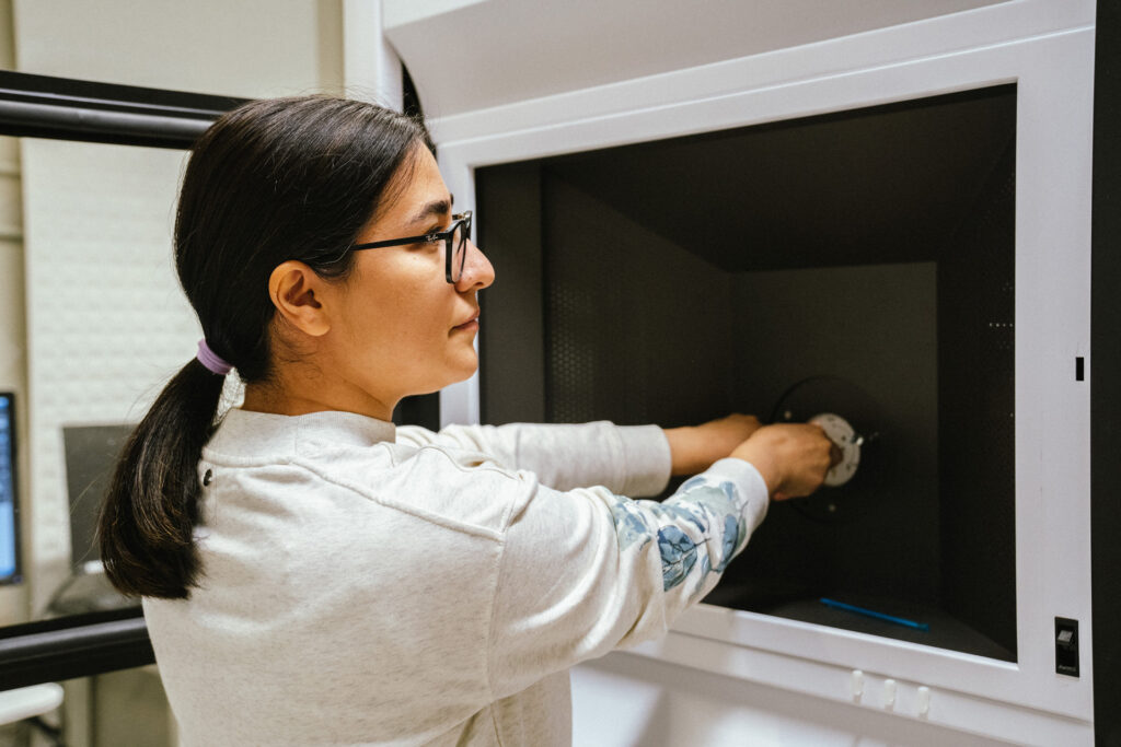 Zahra working in the lab