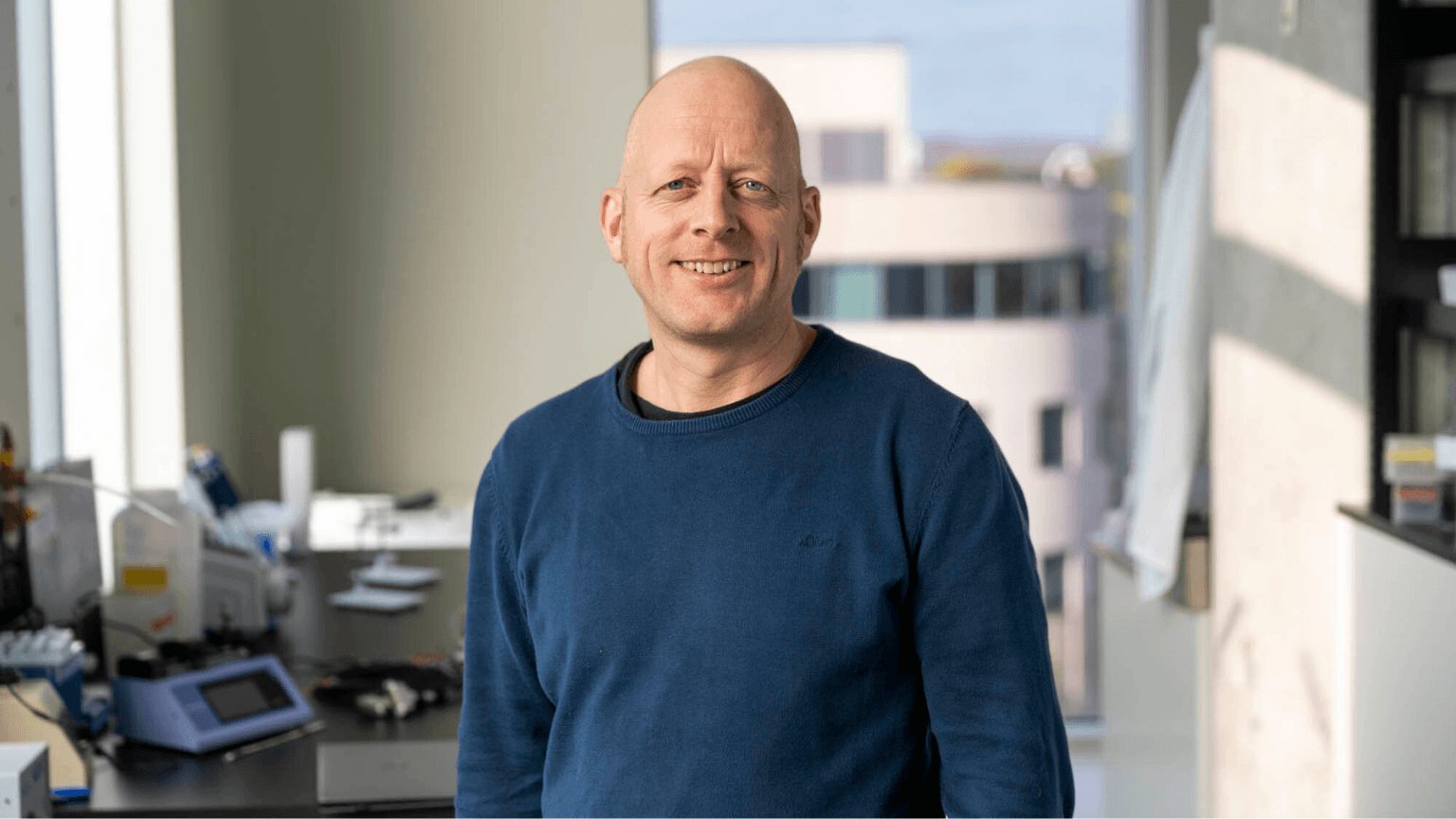 Niko Hildebrandt headshot