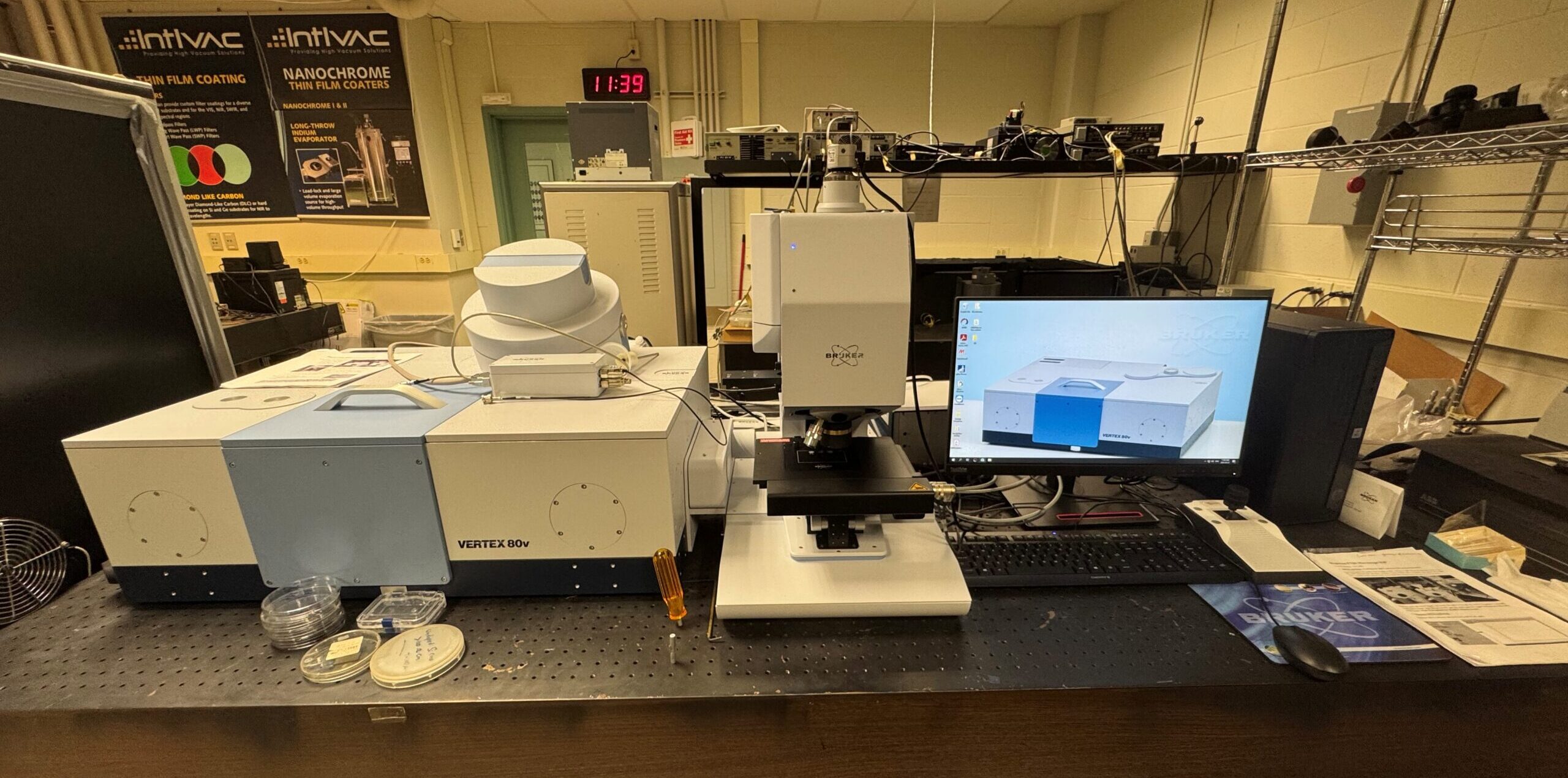 FT-IR Microscope (Bruker Hyperion)