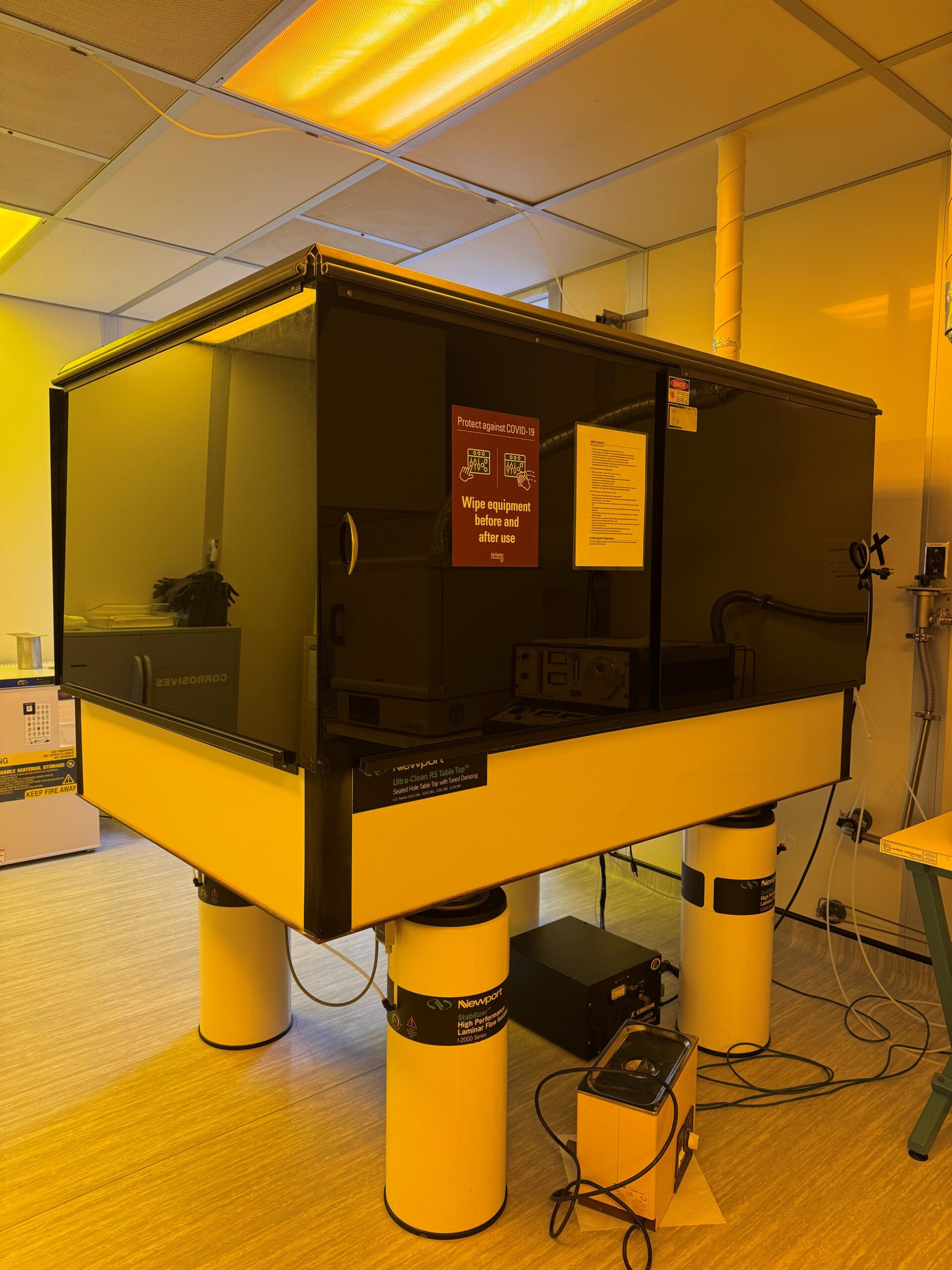 Optical Table (Newport RS2000 UCS) – Cleanroom